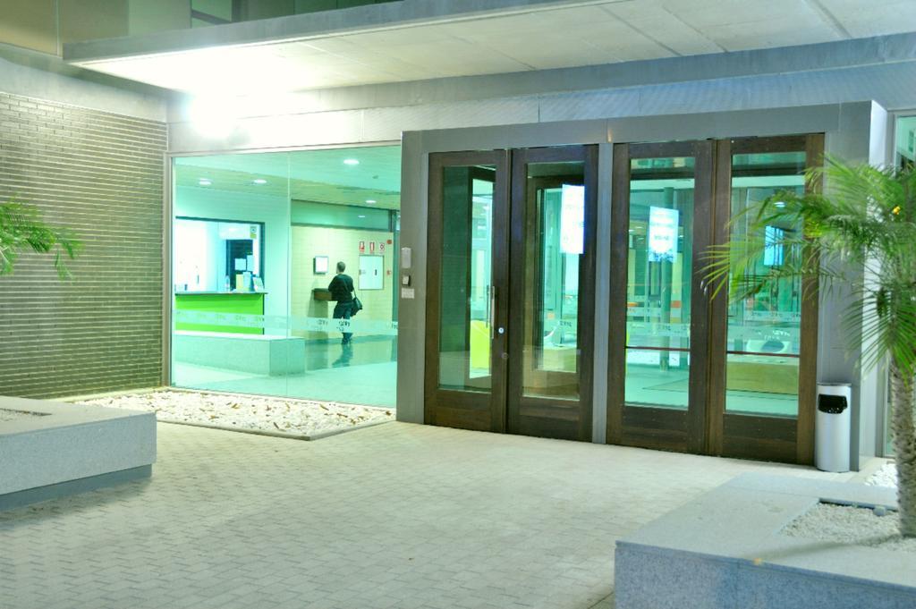 Residencia Universitaria Resa Damia Bonet Valencia Bagian luar foto