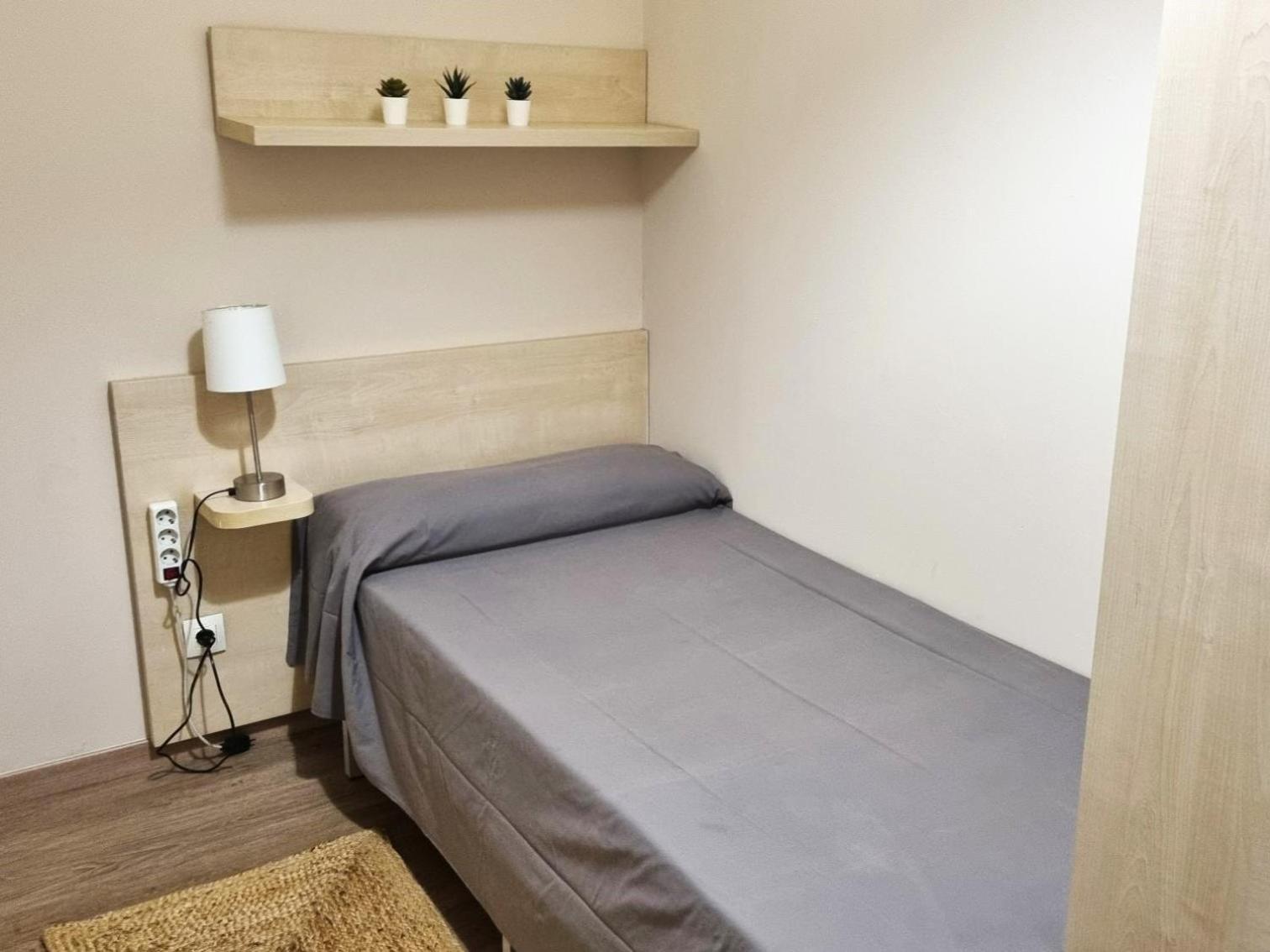 Residencia Universitaria Resa Damia Bonet Valencia Bagian luar foto