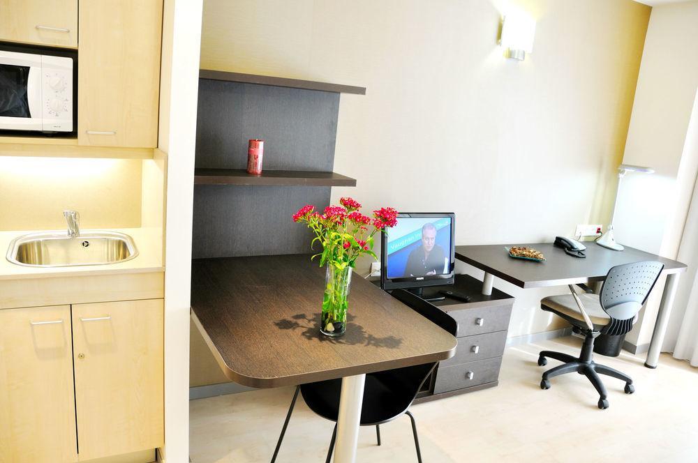 Residencia Universitaria Resa Damia Bonet Valencia Bagian luar foto