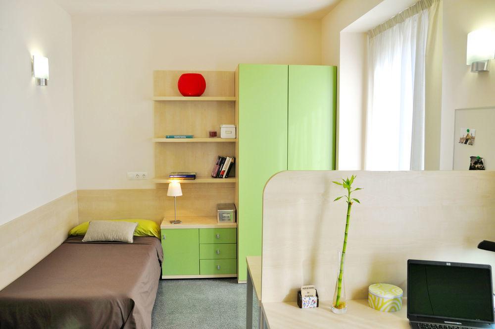 Residencia Universitaria Resa Damia Bonet Valencia Bagian luar foto