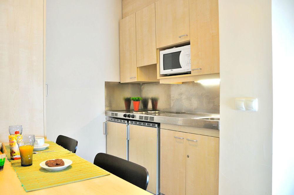 Residencia Universitaria Resa Damia Bonet Valencia Bagian luar foto