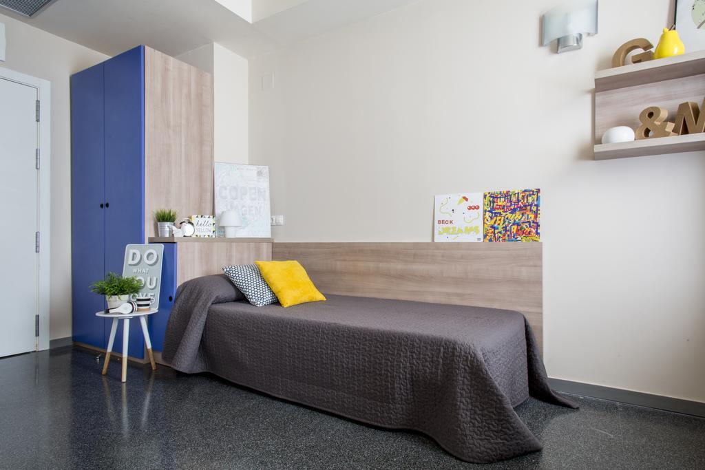Residencia Universitaria Resa Damia Bonet Valencia Bagian luar foto