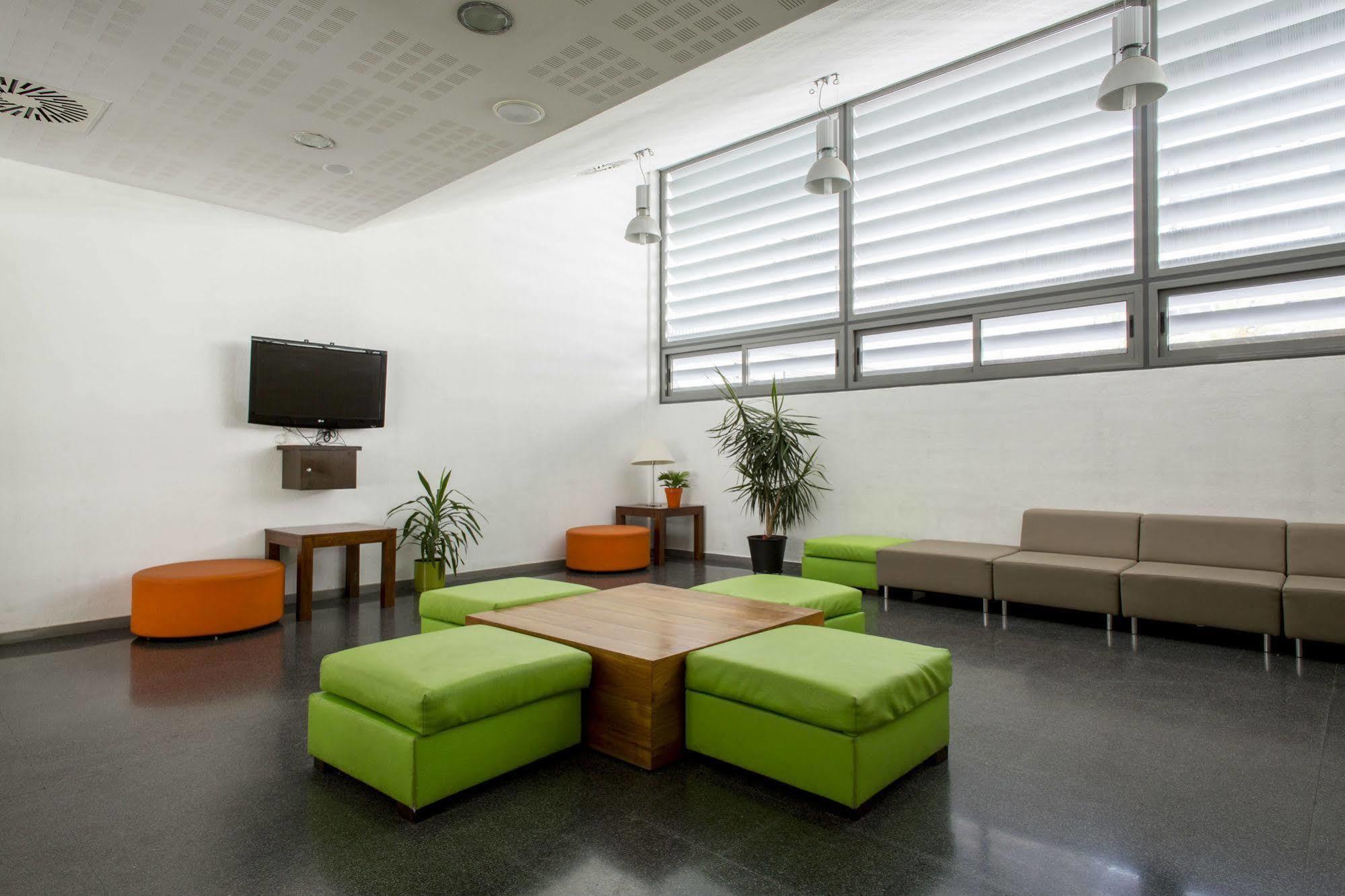Residencia Universitaria Resa Damia Bonet Valencia Bagian luar foto