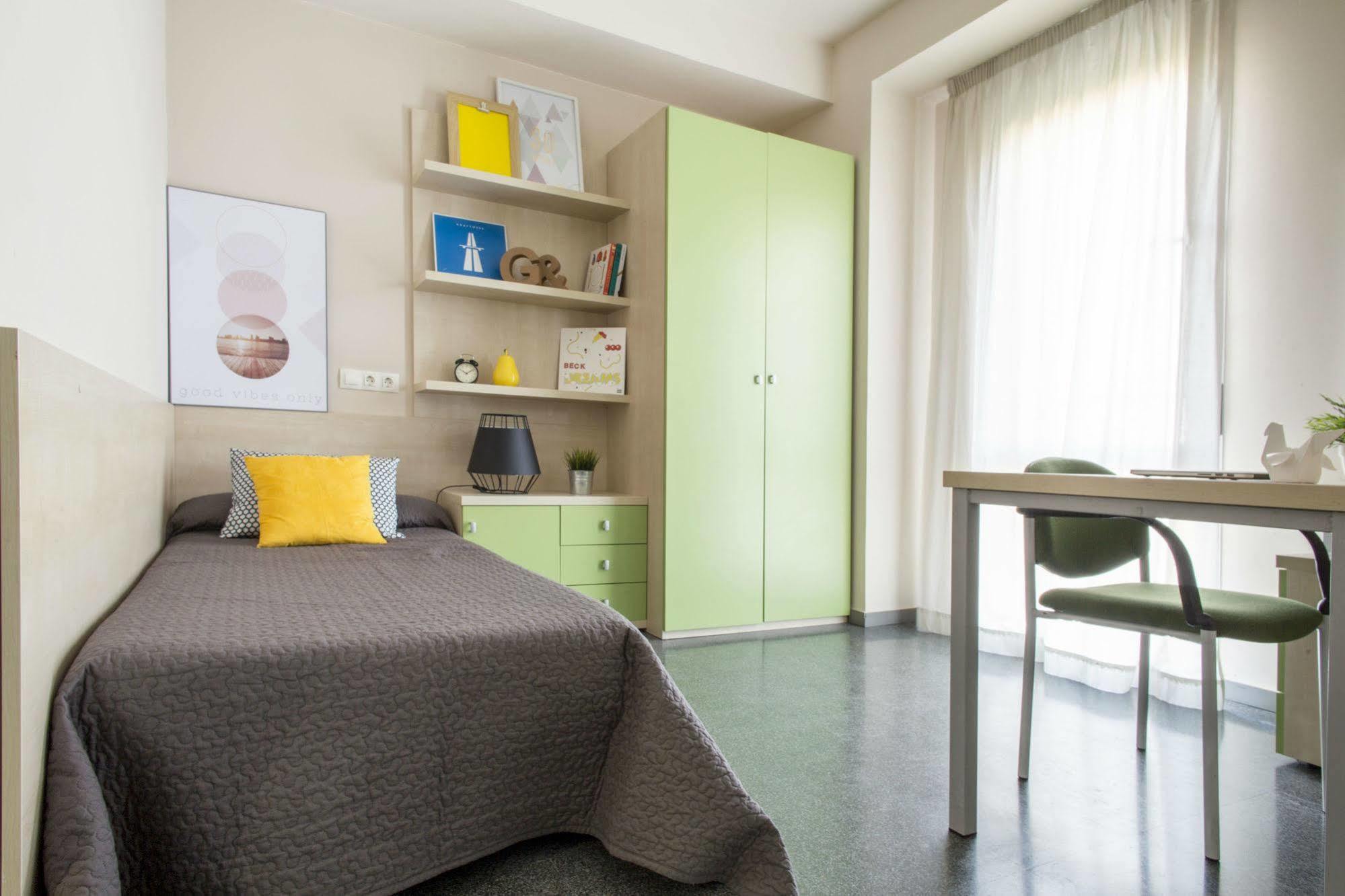 Residencia Universitaria Resa Damia Bonet Valencia Bagian luar foto