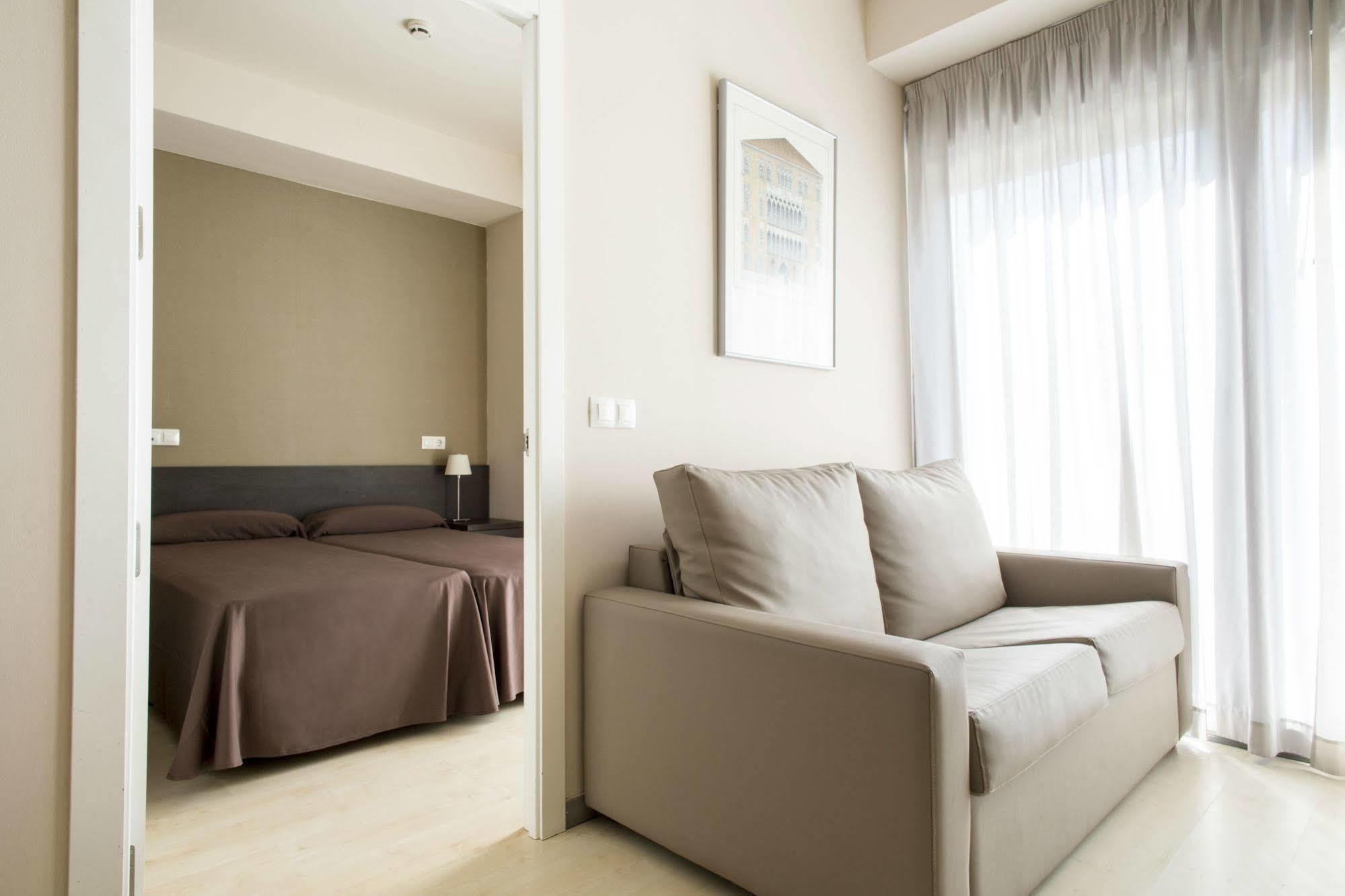 Residencia Universitaria Resa Damia Bonet Valencia Bagian luar foto