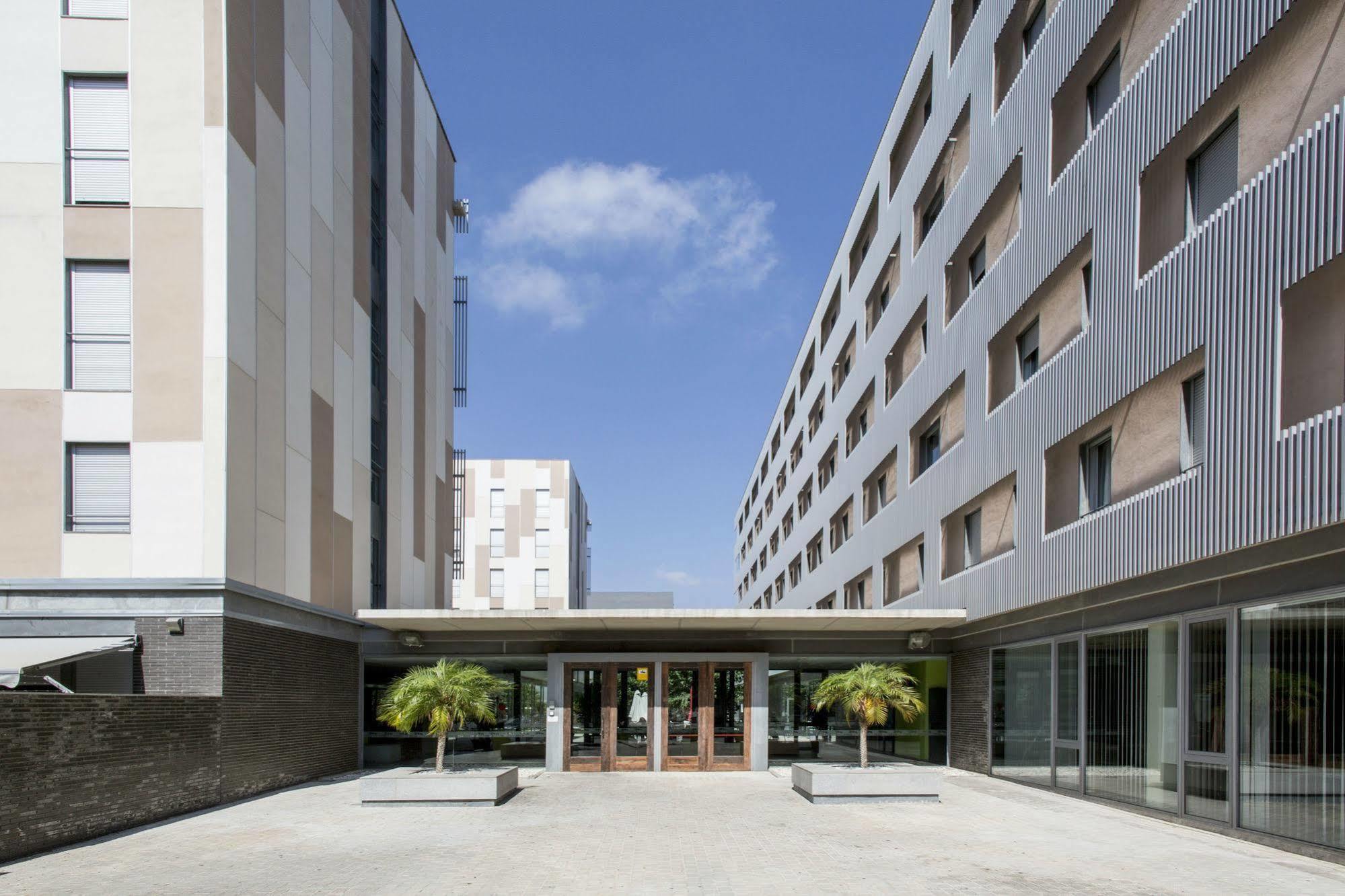 Residencia Universitaria Resa Damia Bonet Valencia Bagian luar foto