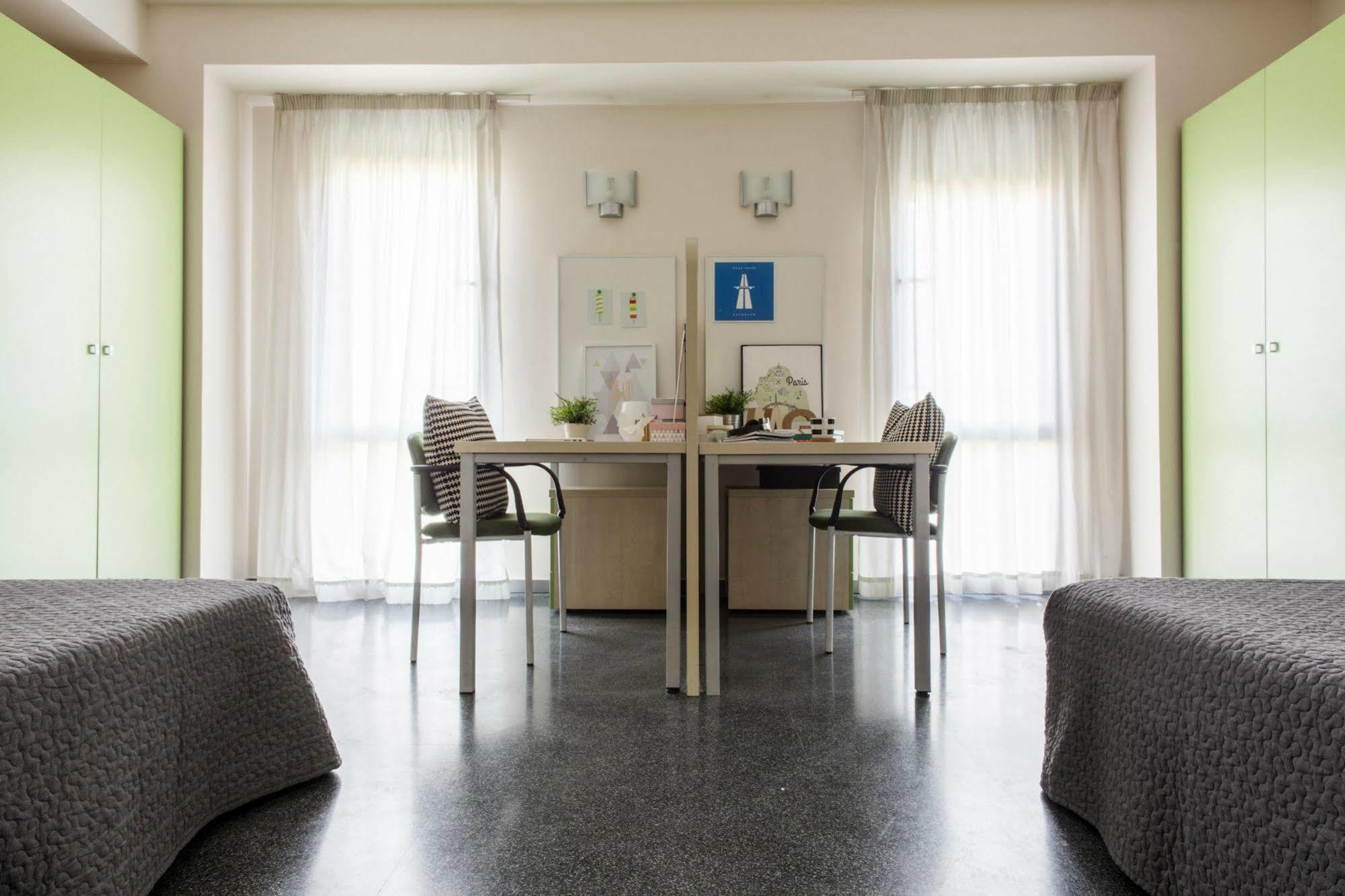 Residencia Universitaria Resa Damia Bonet Valencia Bagian luar foto