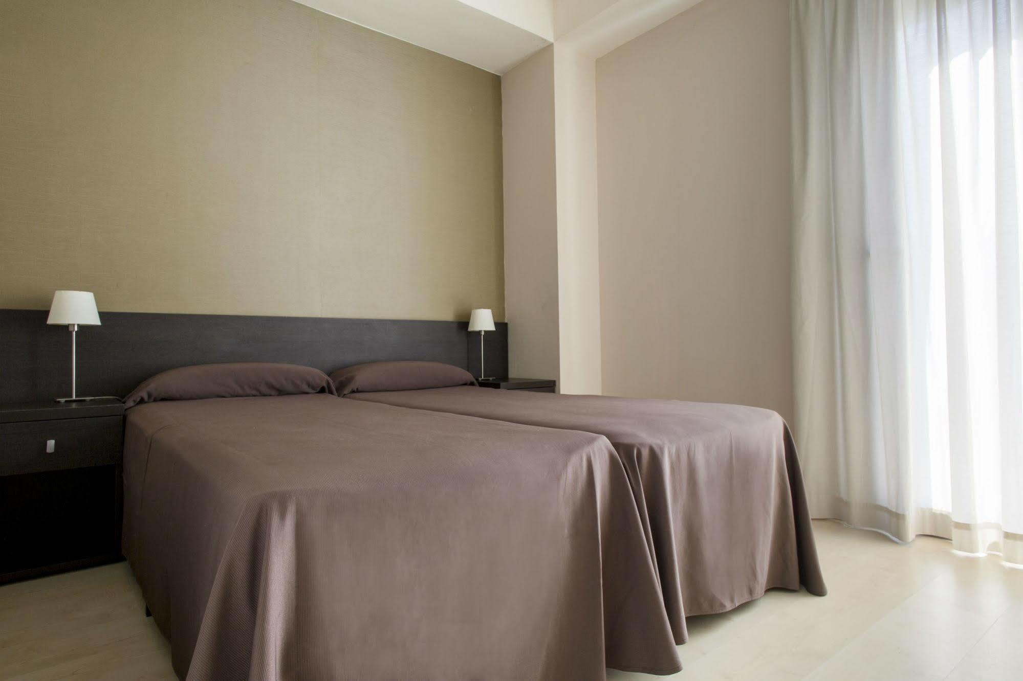 Residencia Universitaria Resa Damia Bonet Valencia Bagian luar foto