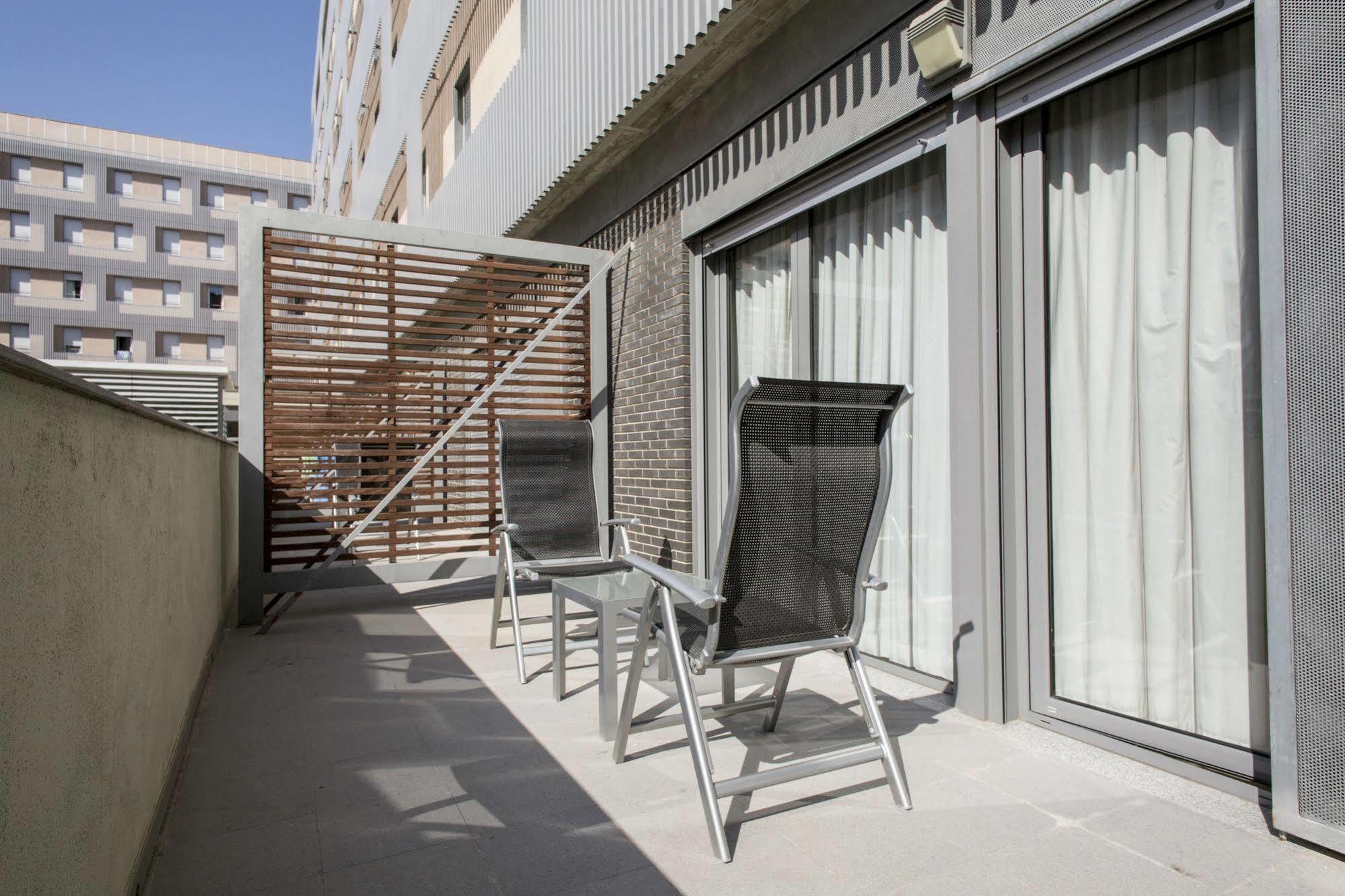 Residencia Universitaria Resa Damia Bonet Valencia Bagian luar foto