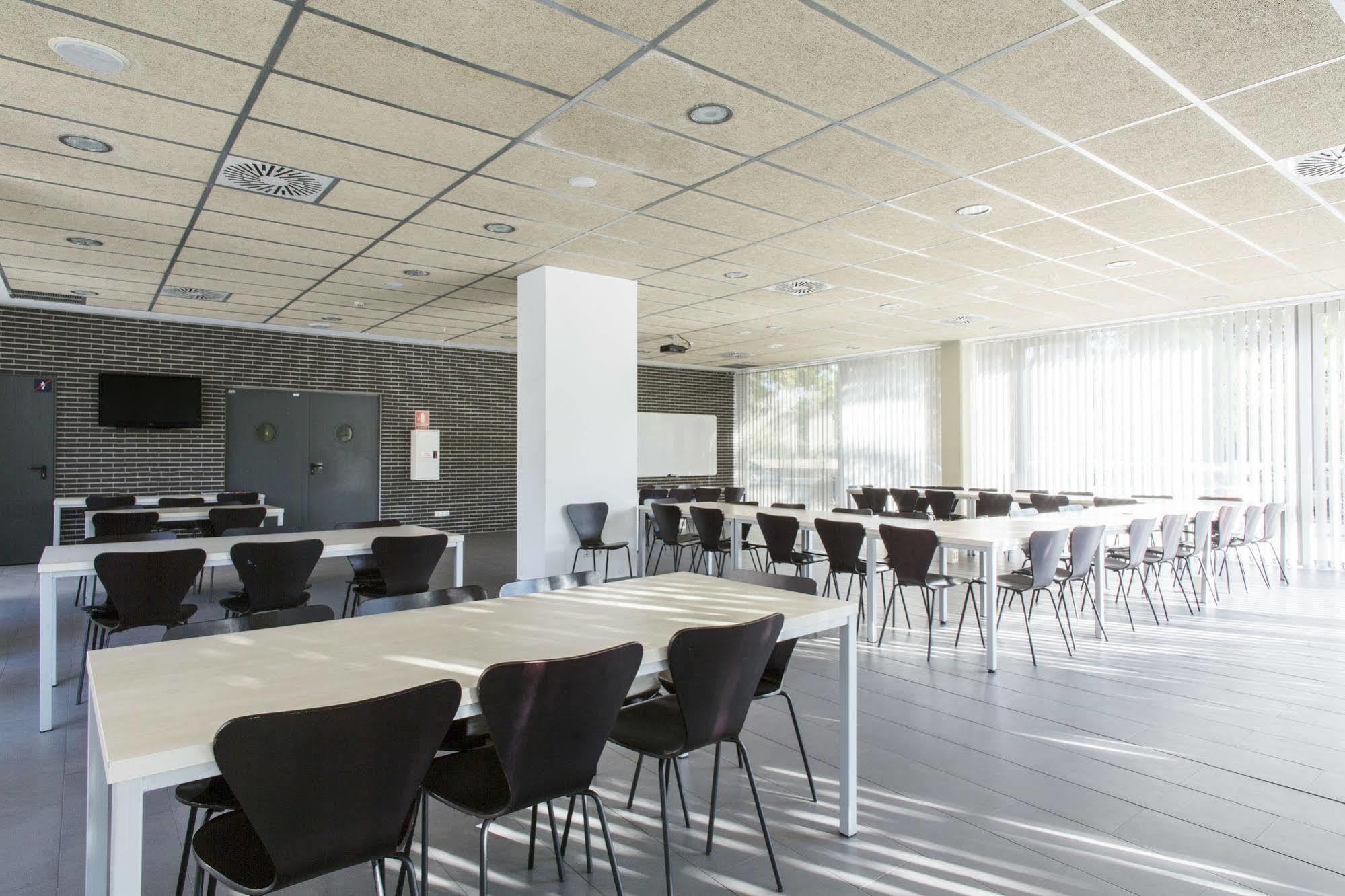 Residencia Universitaria Resa Damia Bonet Valencia Bagian luar foto