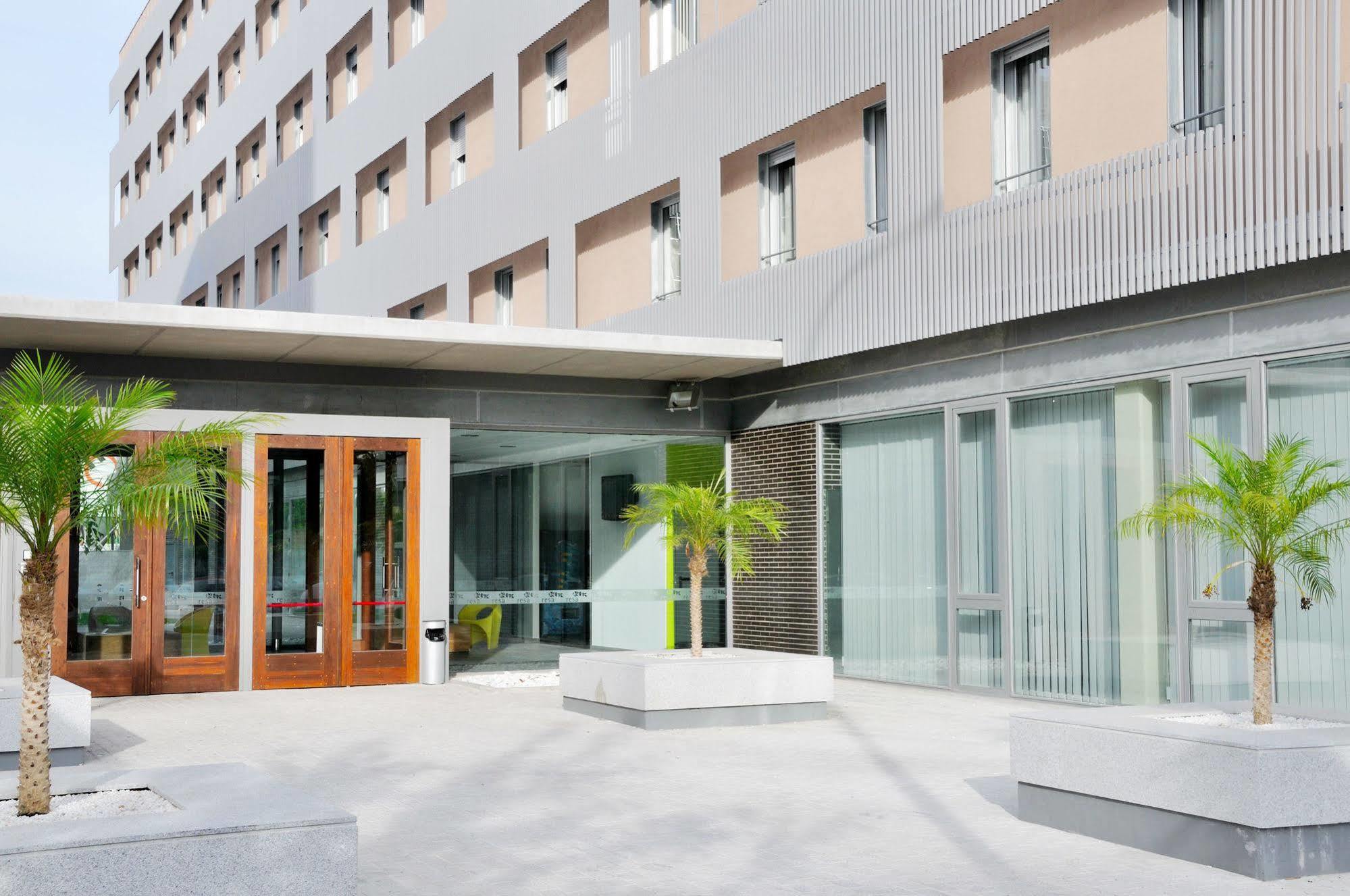 Residencia Universitaria Resa Damia Bonet Valencia Bagian luar foto
