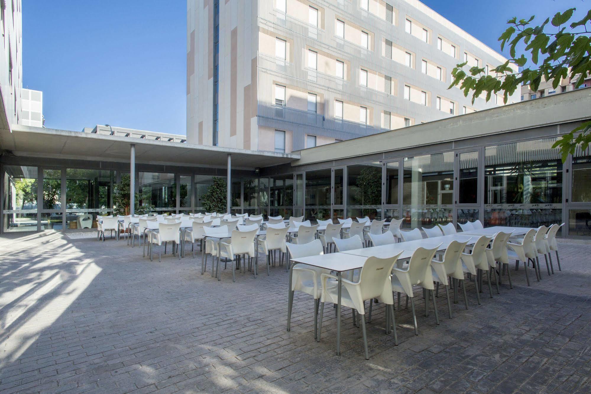 Residencia Universitaria Resa Damia Bonet Valencia Bagian luar foto